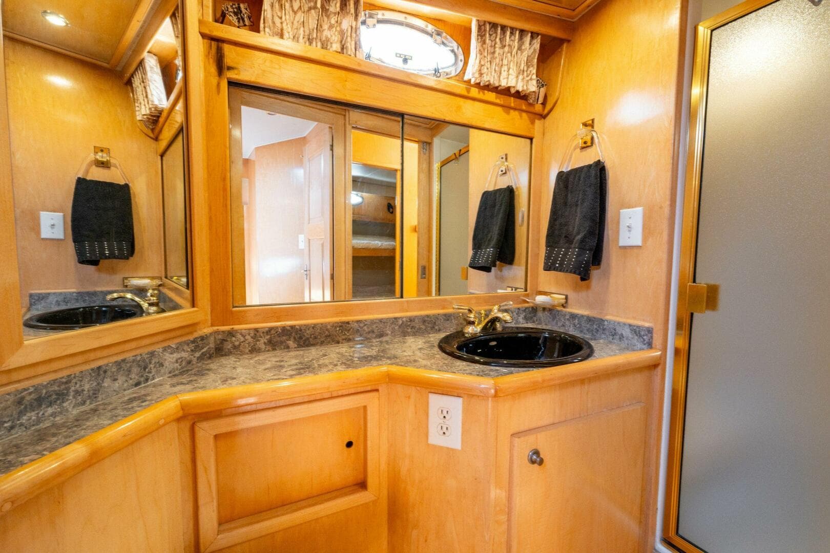 1997 Navigator Sundance 5600