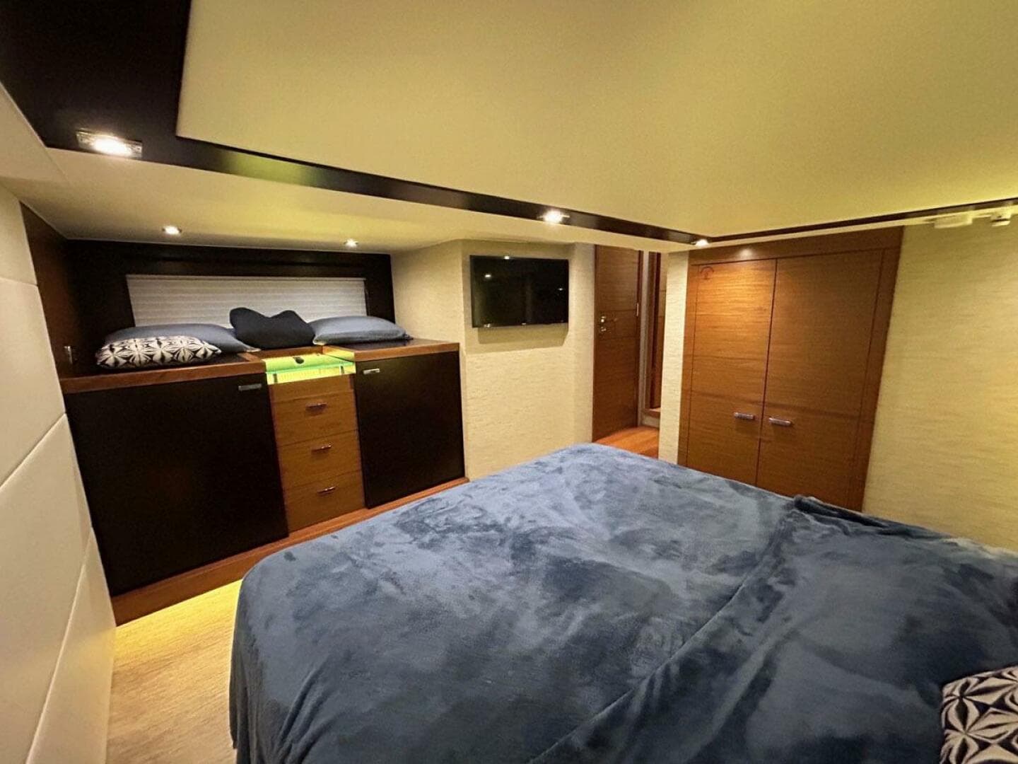 Master Cabin Port