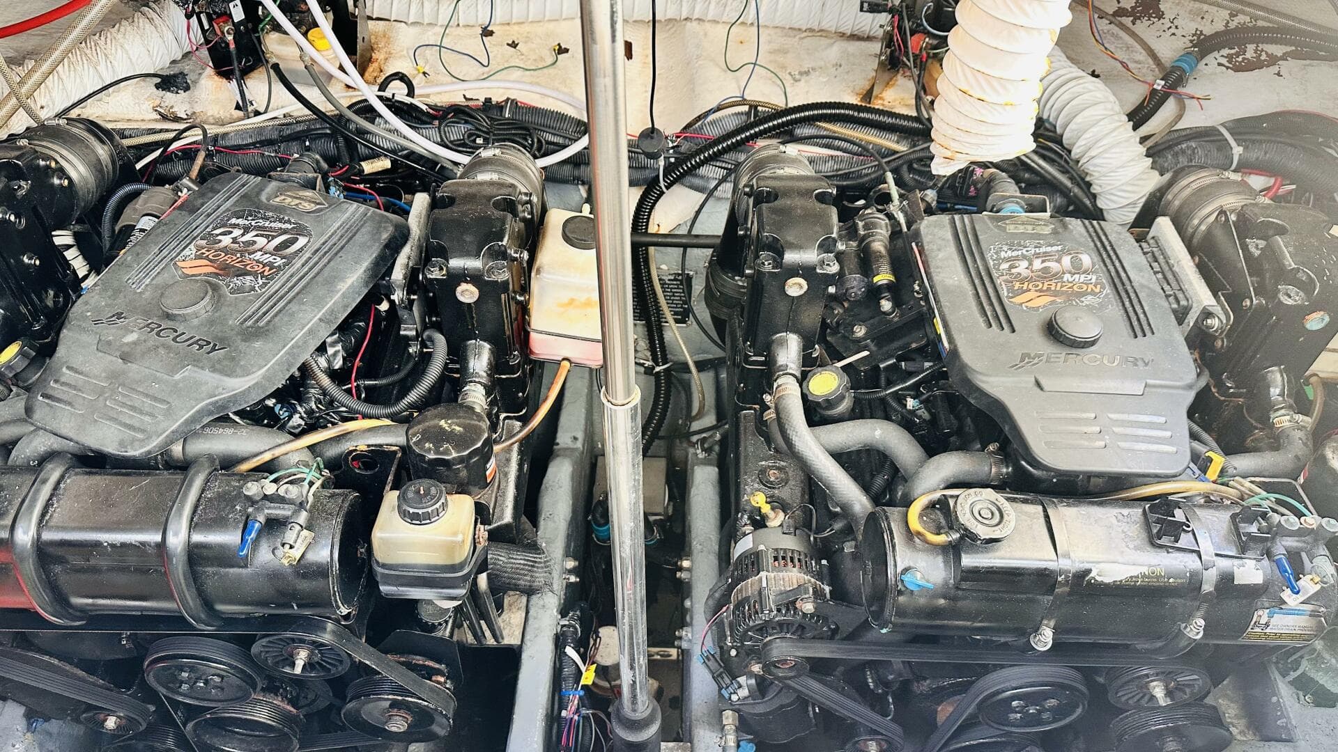 2007 Rinker 350 Express Cruiser