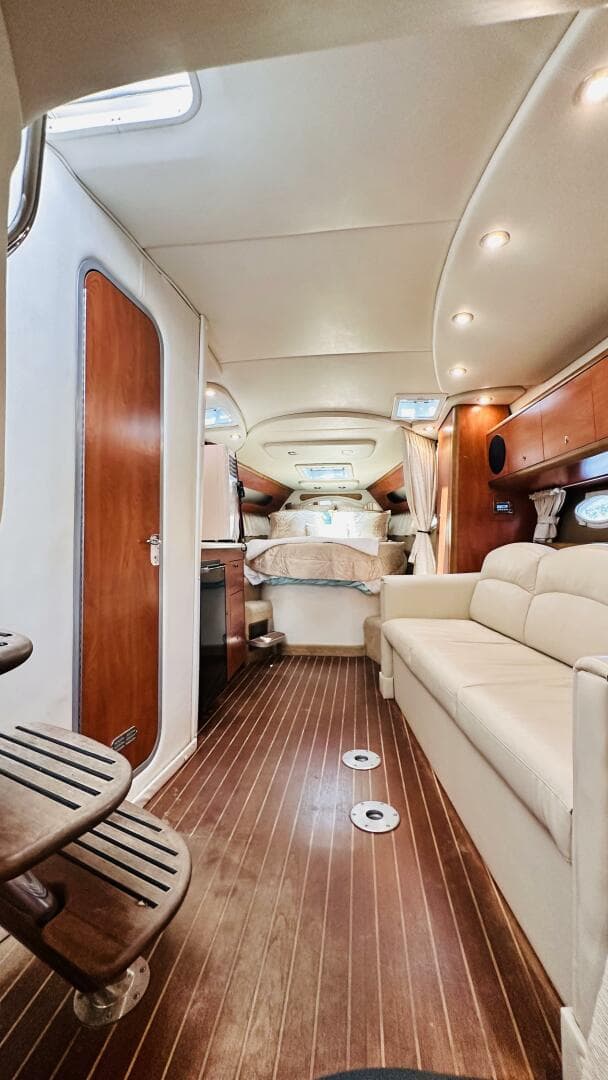 2007 Rinker 350 Express Cruiser