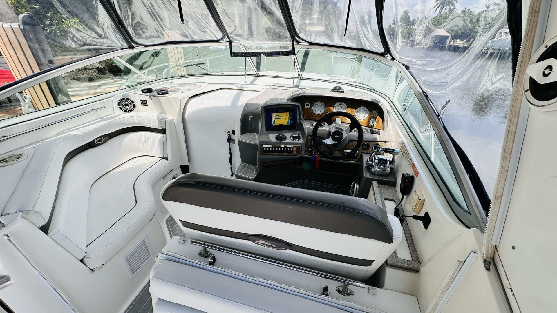 2007 Rinker 350 Express Cruiser