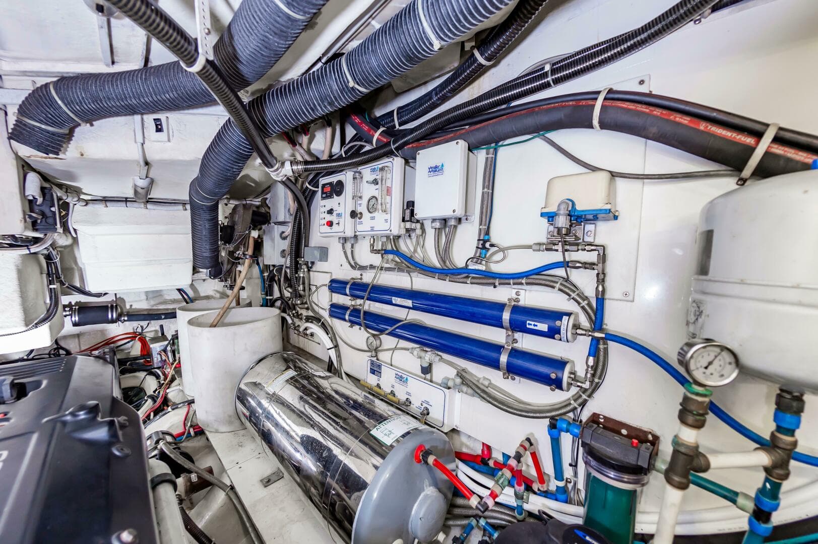 2013 Marquis 63 Sport Yacht