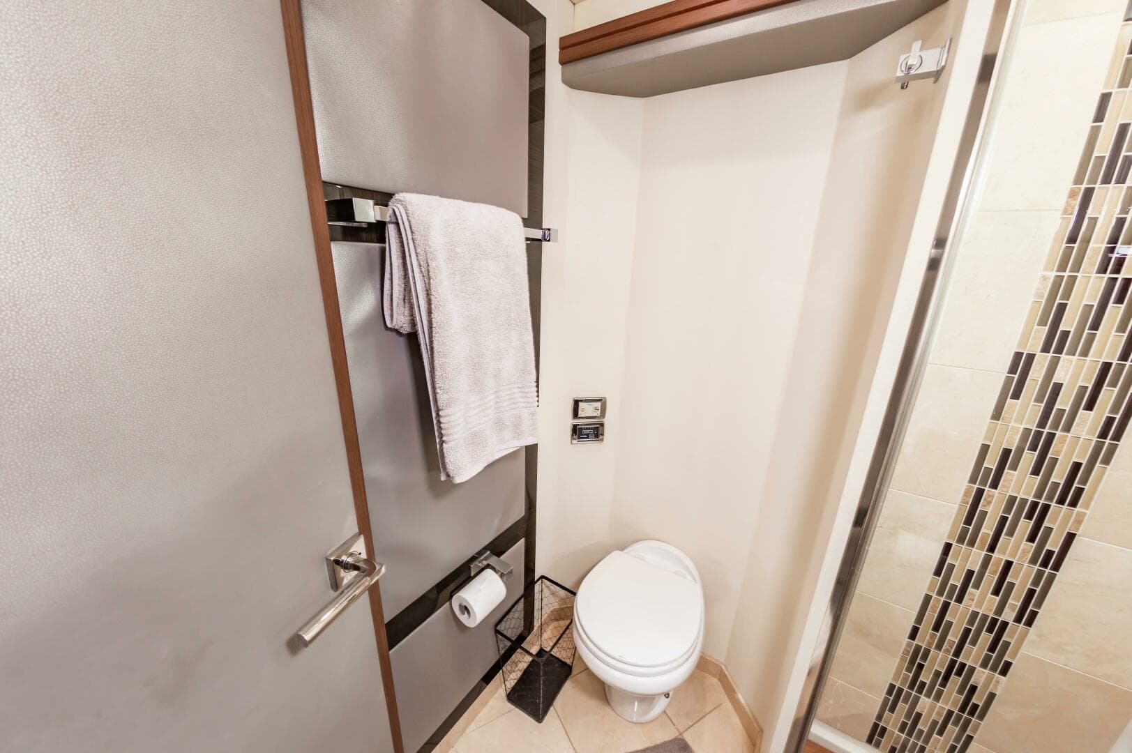 2013 Marquis 63 Sport Yacht