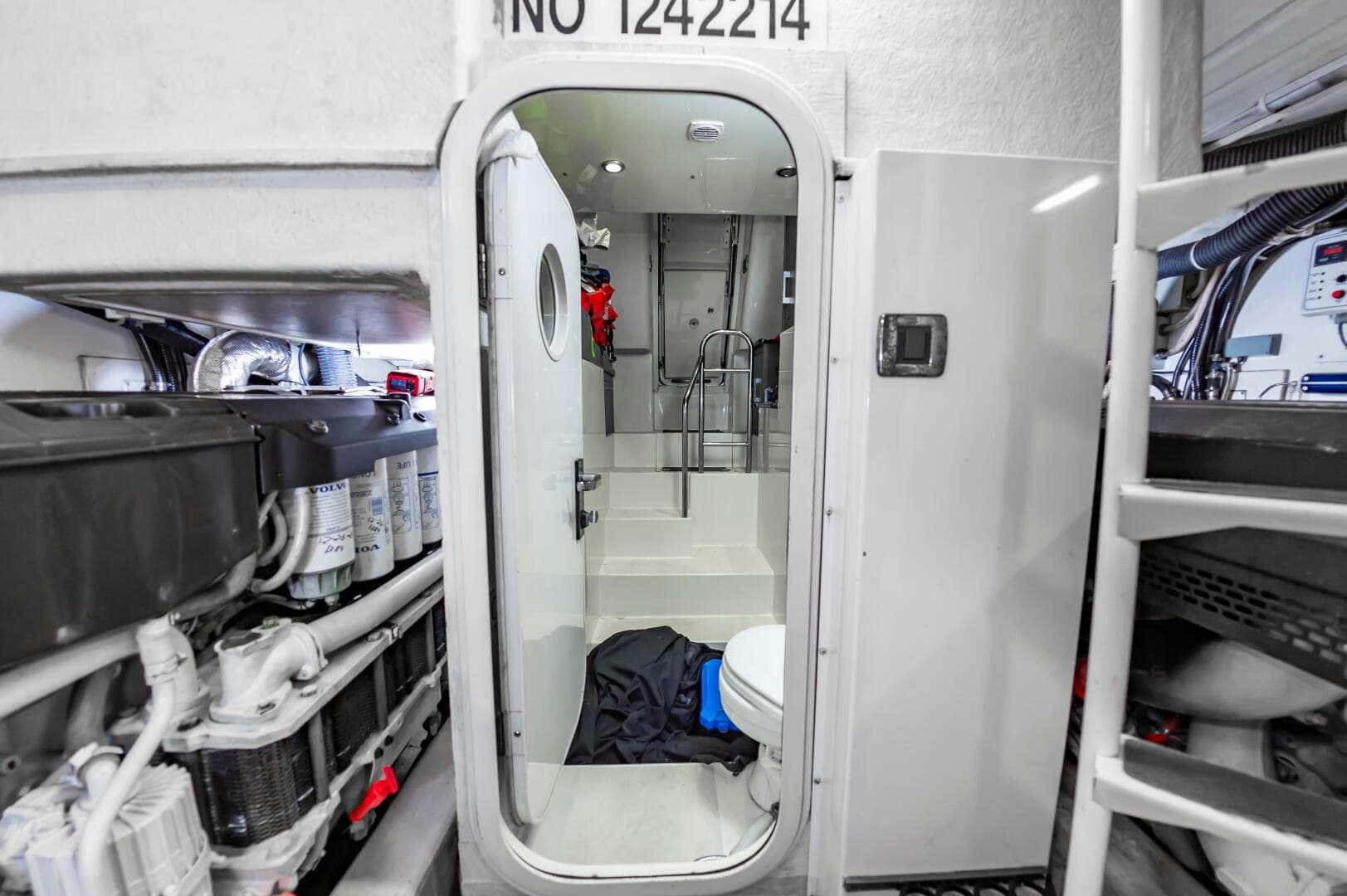 2013 Marquis 63 Sport Yacht