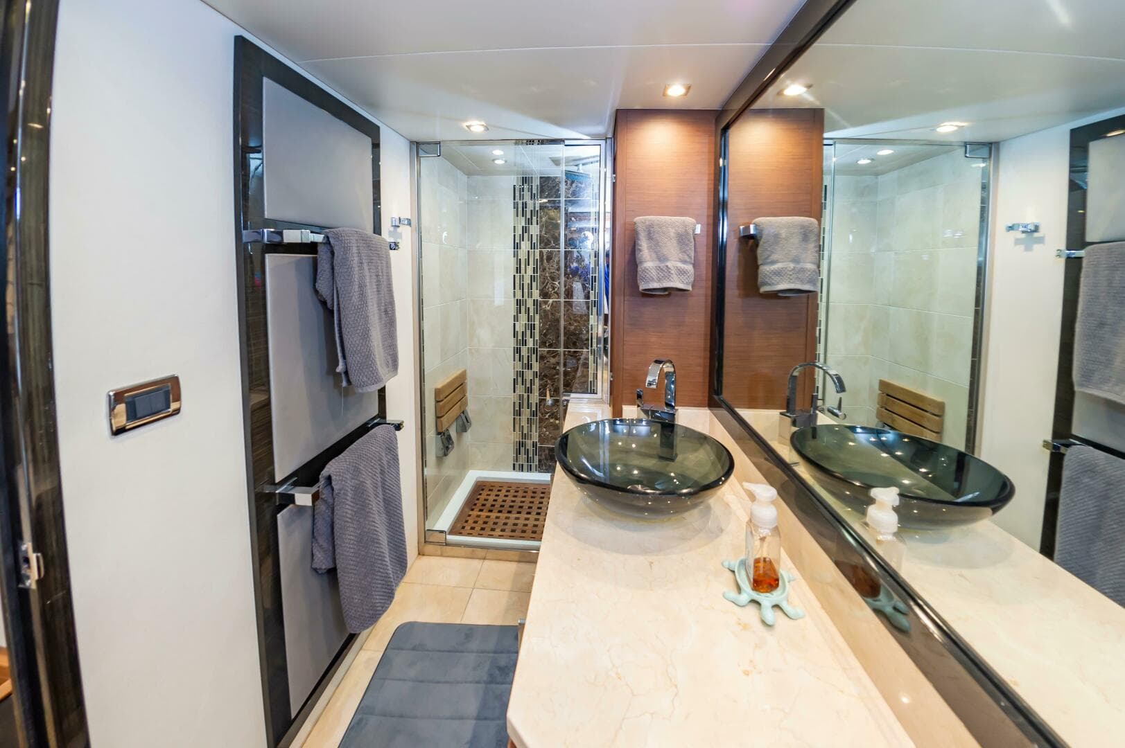 2013 Marquis 63 Sport Yacht