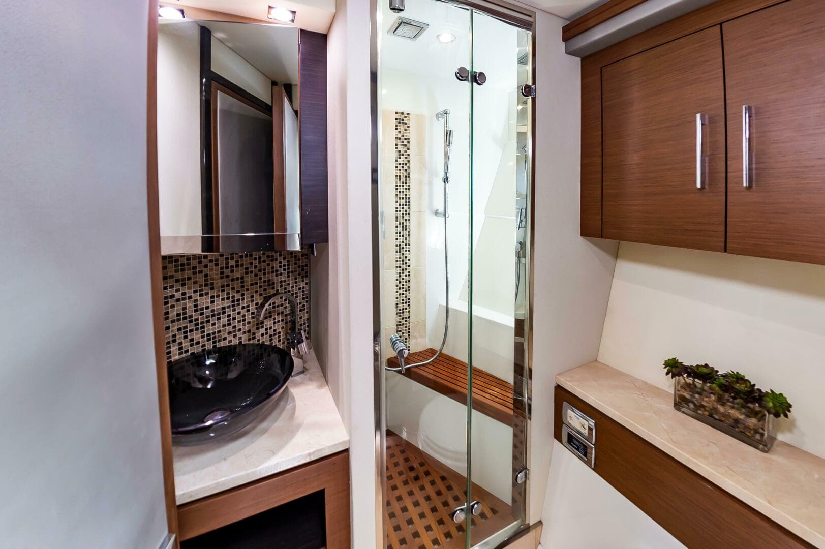 2013 Marquis 63 Sport Yacht