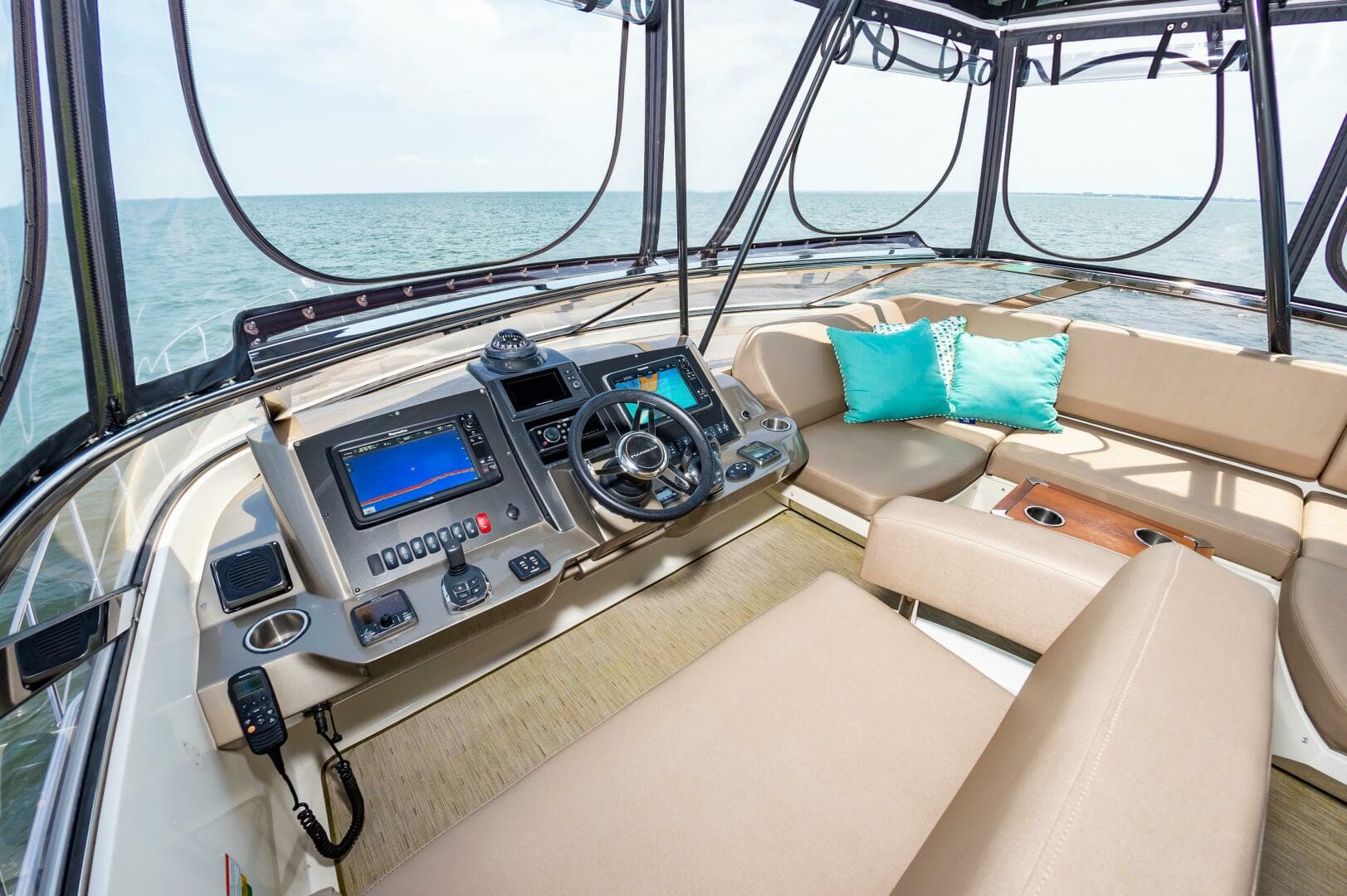 2013 Marquis 63 Sport Yacht