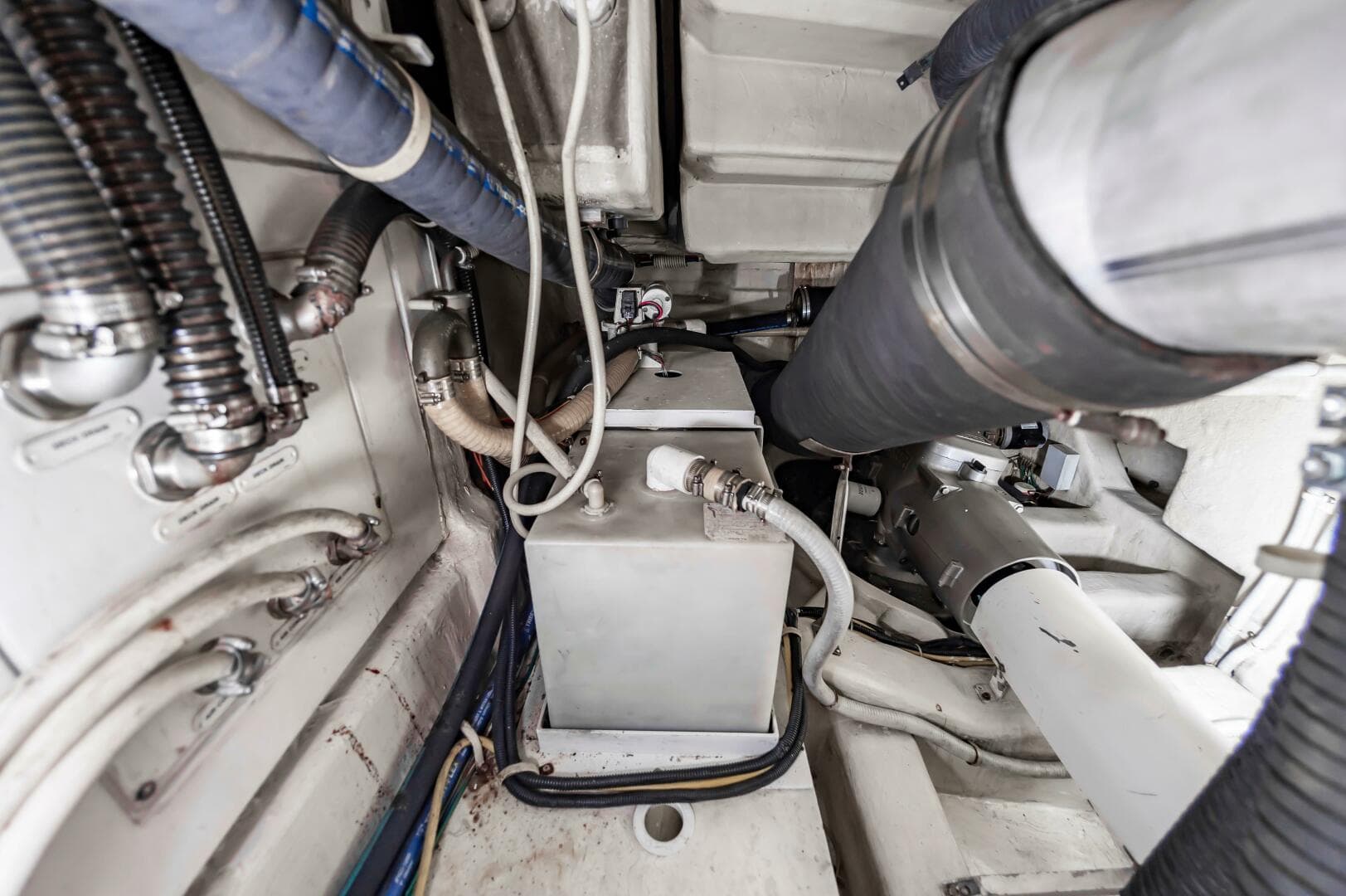 2013 Marquis 63 Sport Yacht