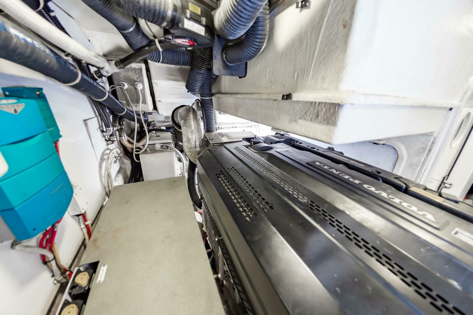 2013 Marquis 63 Sport Yacht