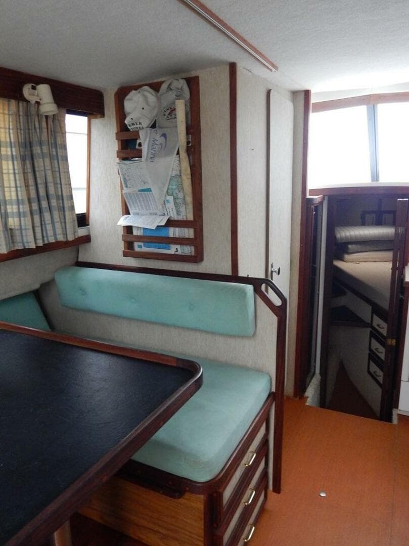 1983 Carver Mariner 2897