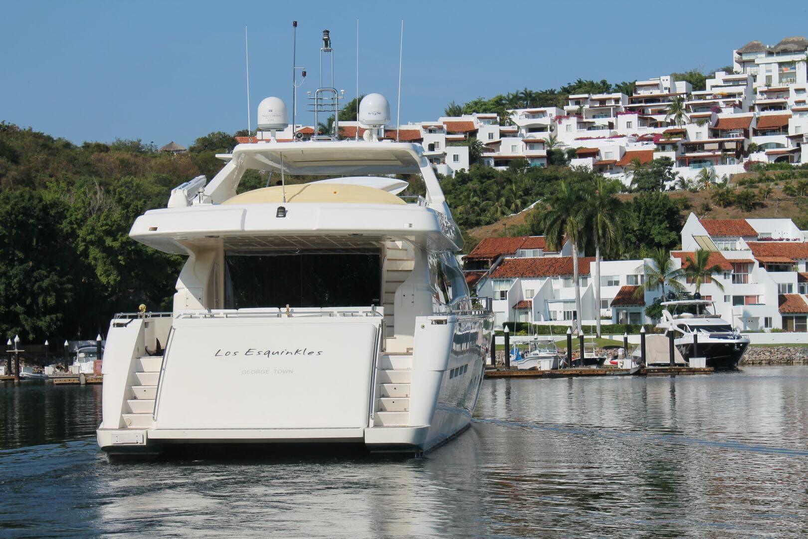 2007 Ferretti Yachts 881