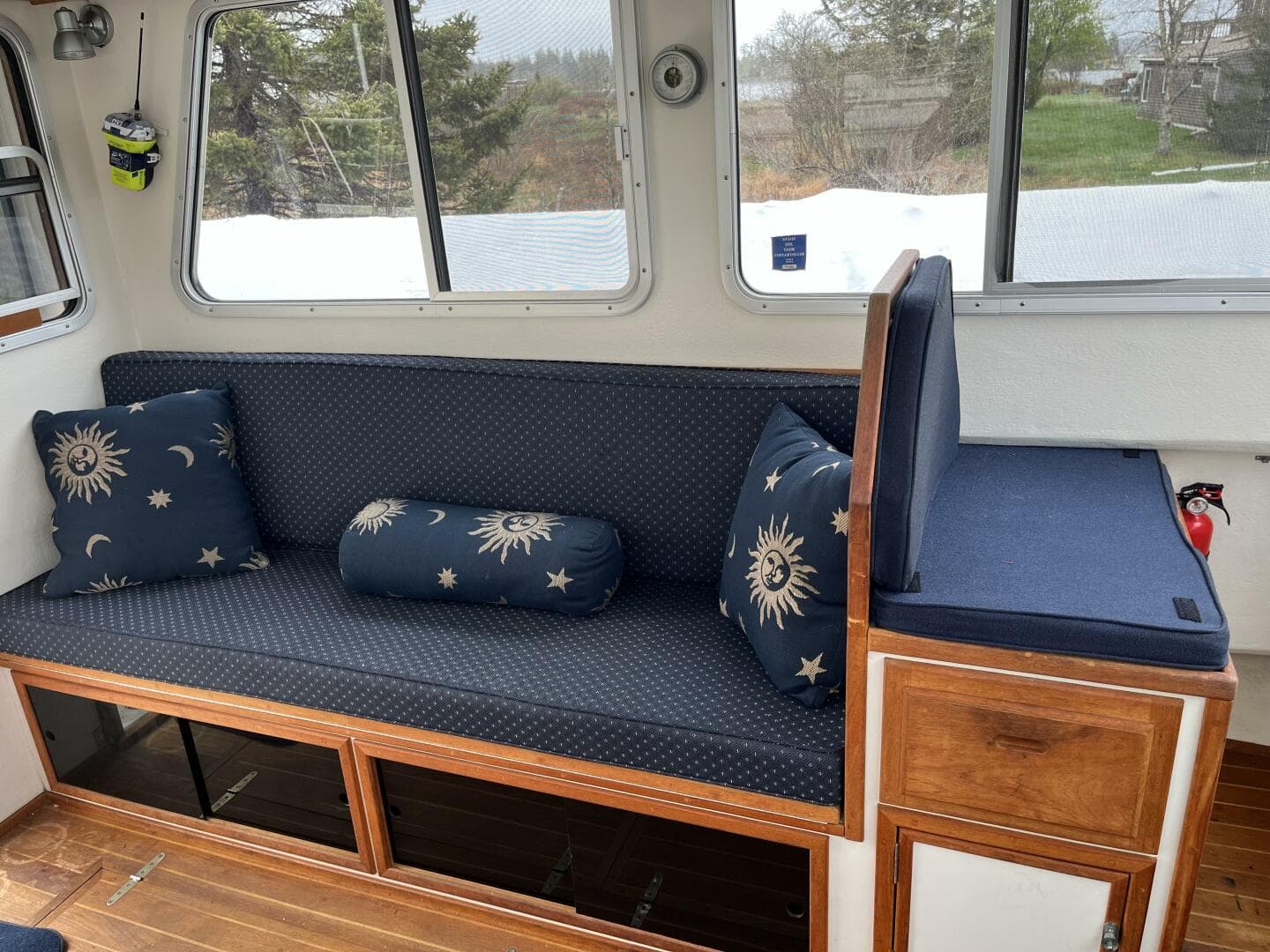 31'Eastern Port Settee/Double Berth