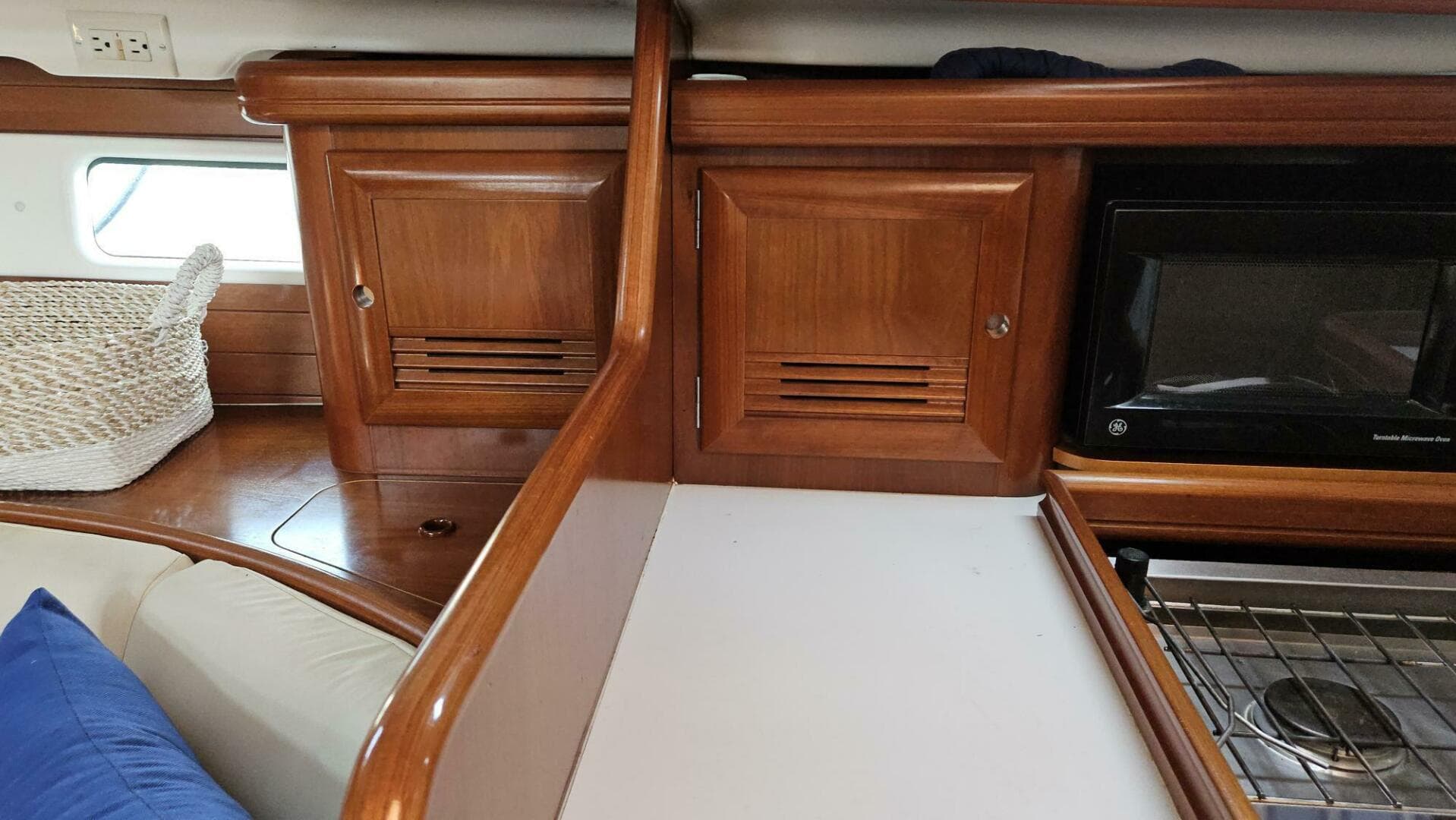2002 Beneteau Limited Edition 411