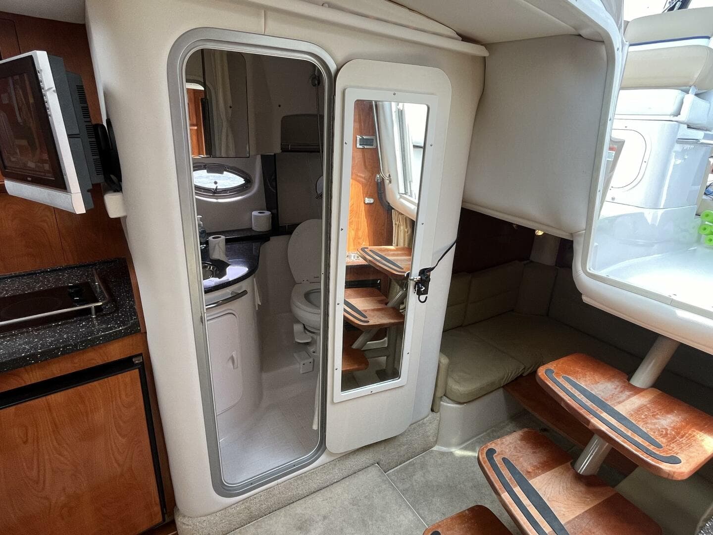 2008 Four Winns V338