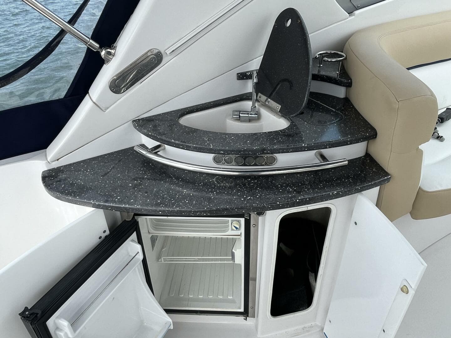 2008 Four Winns V338