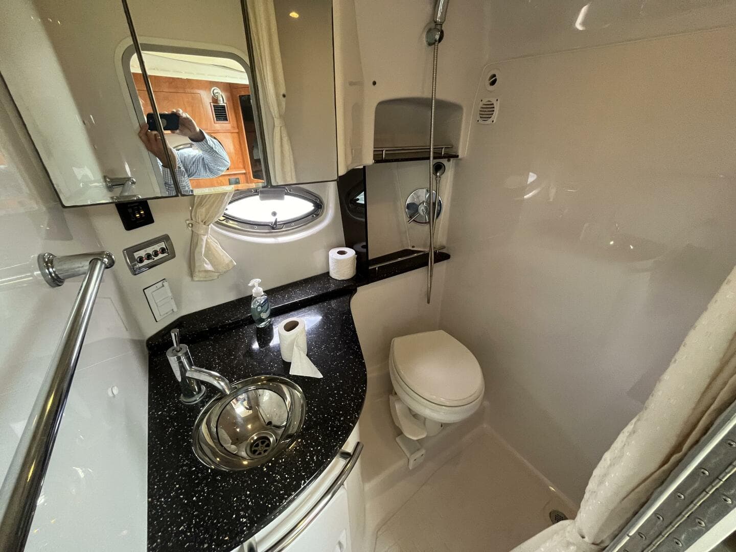 2008 Four Winns V338