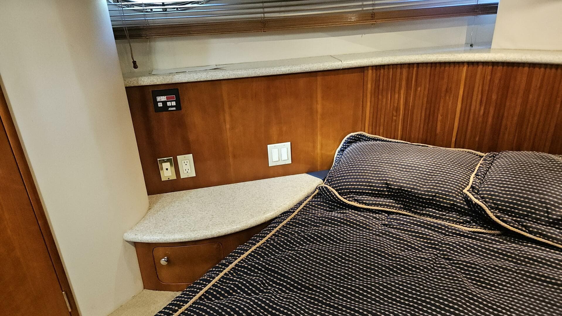 2000 Carver 450 Voyager