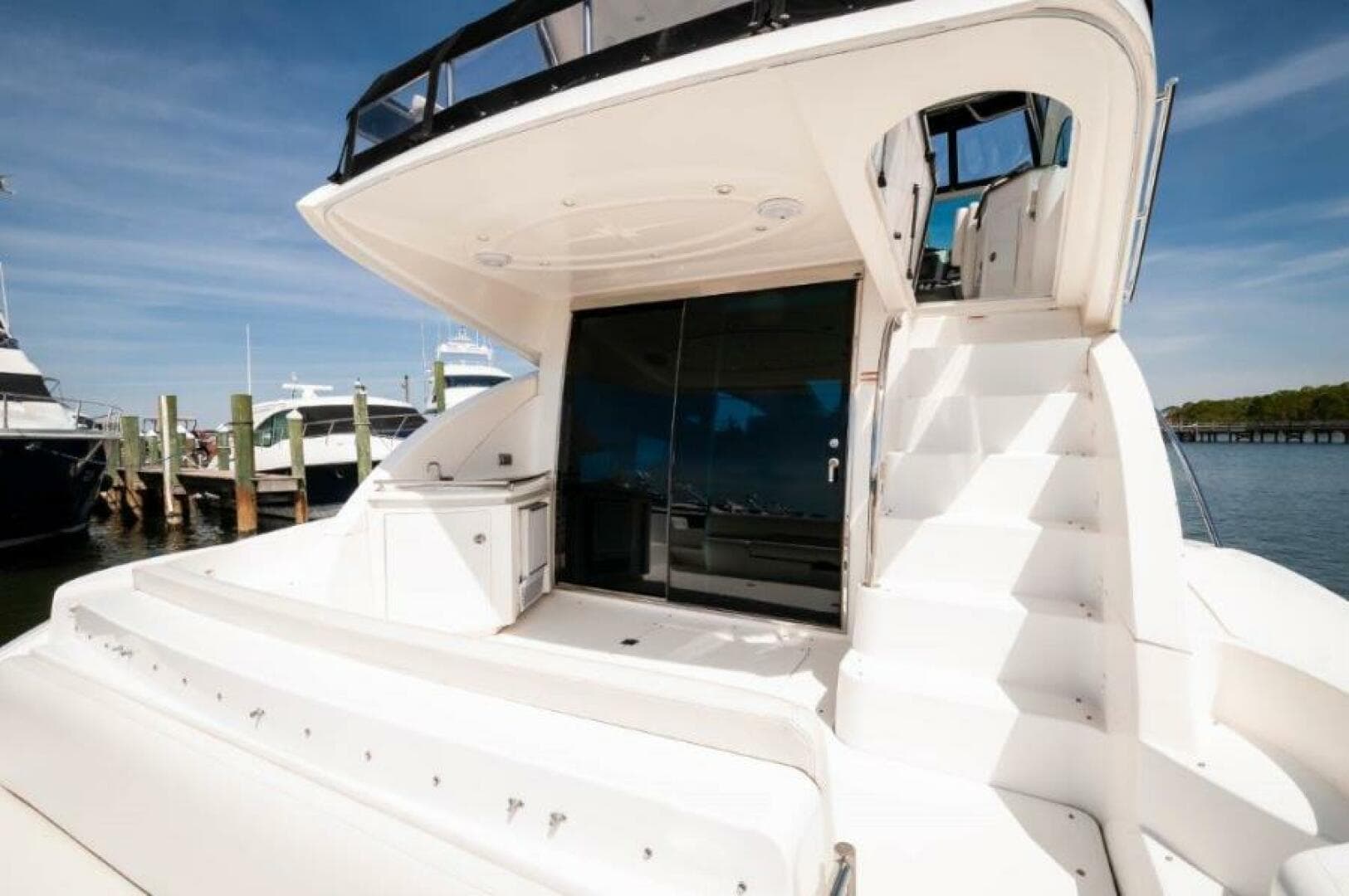  2006 47 Cruisers Cockpit