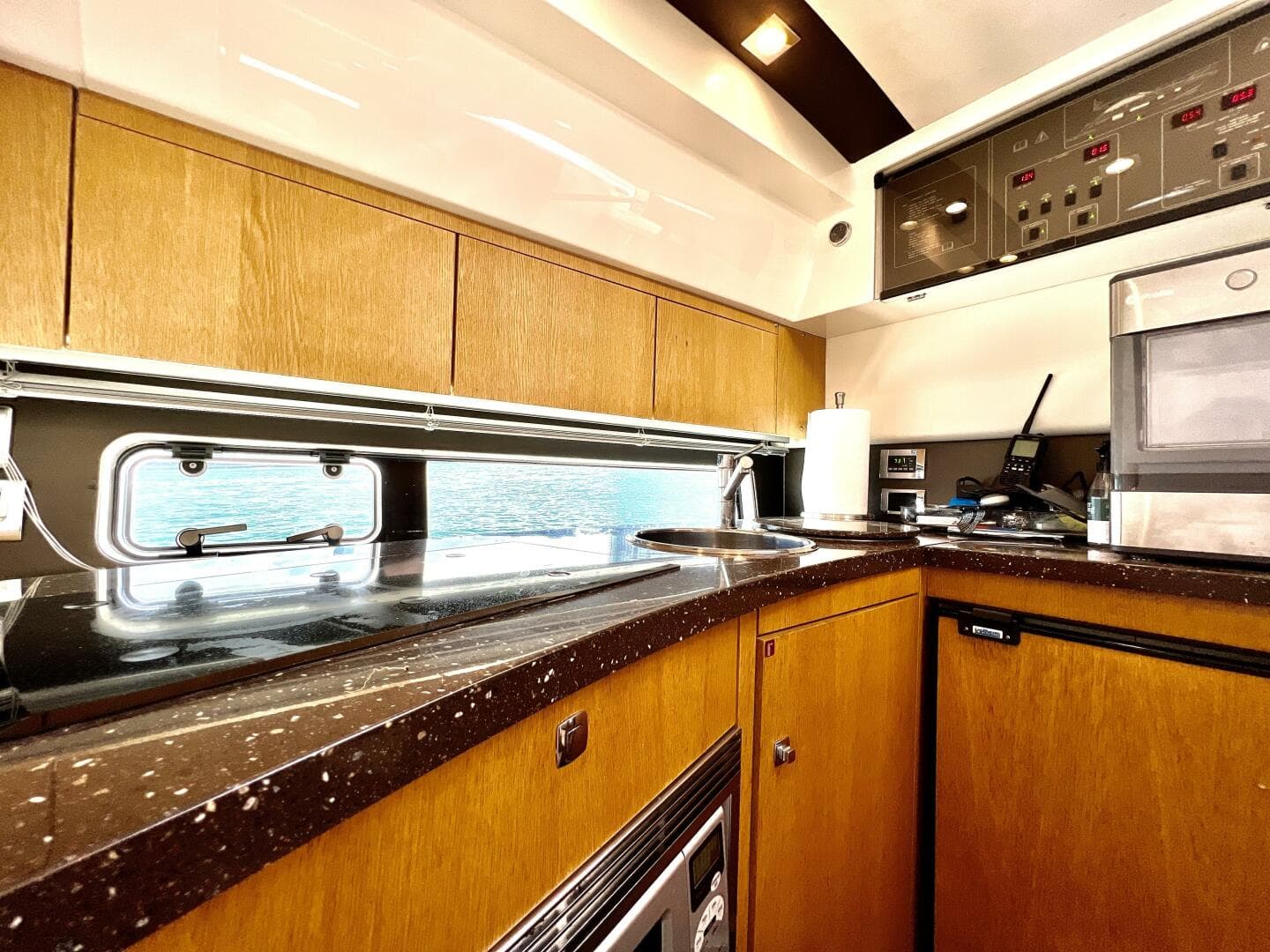 Fairline 38 - Naomi - Galley