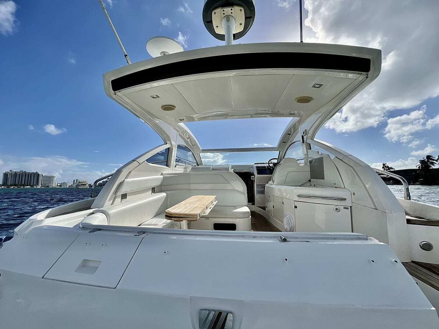 Fairline 38 - Naomi - Cockpit