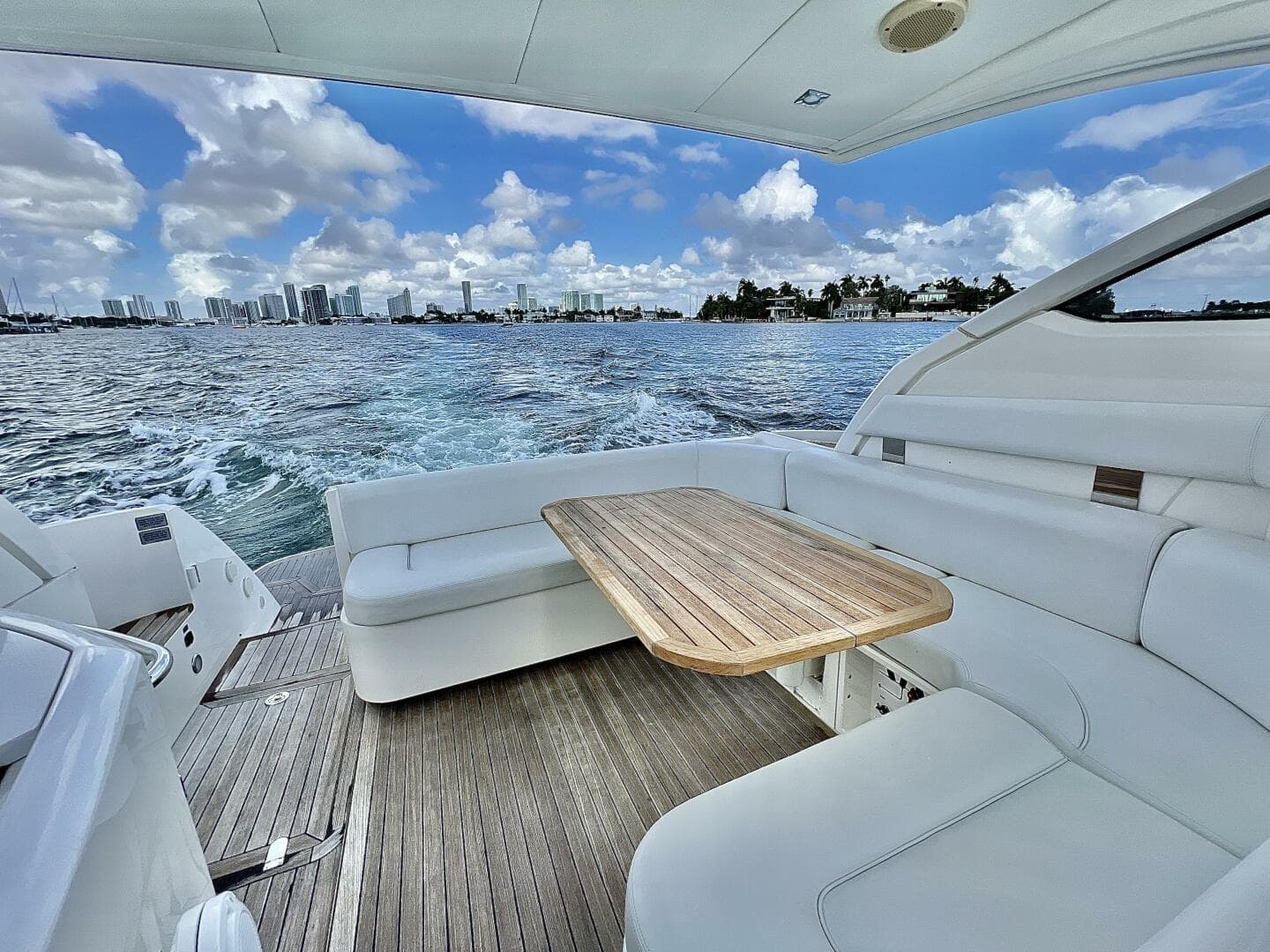 Fairline 38 - Naomi - Cockpit