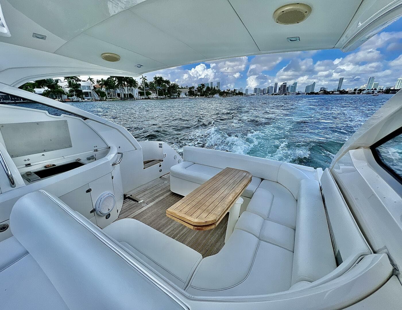 Fairline 38 - Naomi - Cockpit