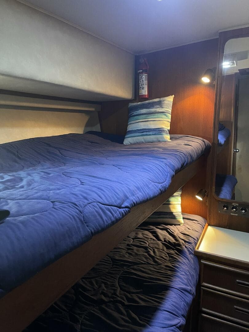 1986 Chris-Craft Commander 422