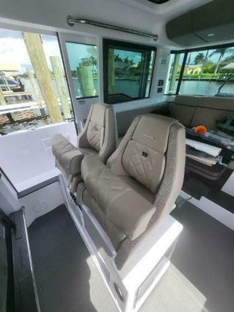 2024 Axopar 37 XC CROSS CABIN