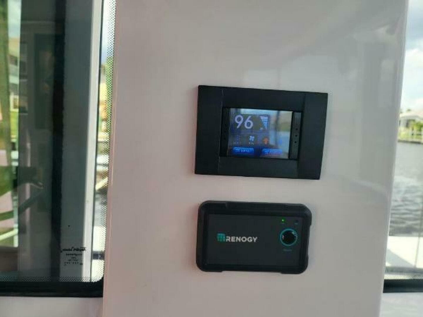 2024 Axopar 37 XC CROSS CABIN