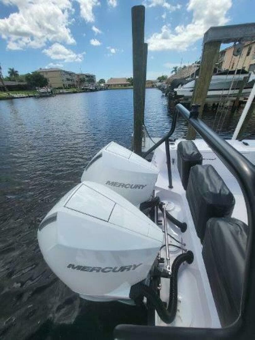 2024 Axopar 37 XC CROSS CABIN