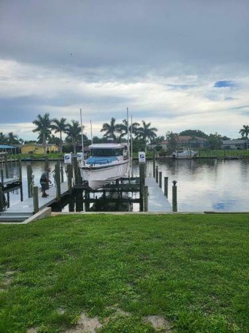 2024 Axopar 37 XC CROSS CABIN