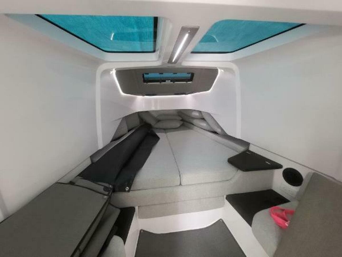 2024 Axopar 37 XC CROSS CABIN