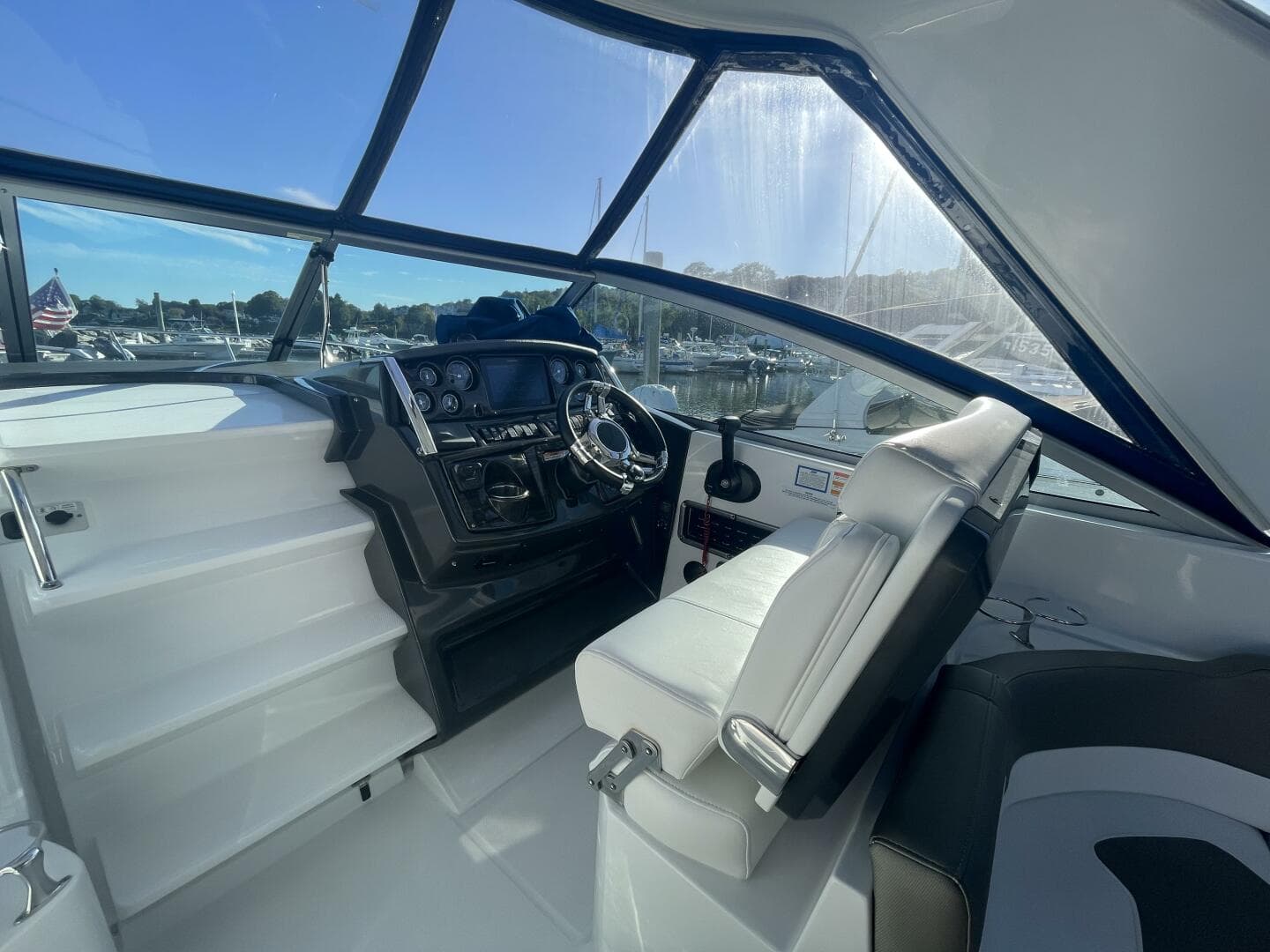 2019 Monterey 295 Sport Yacht