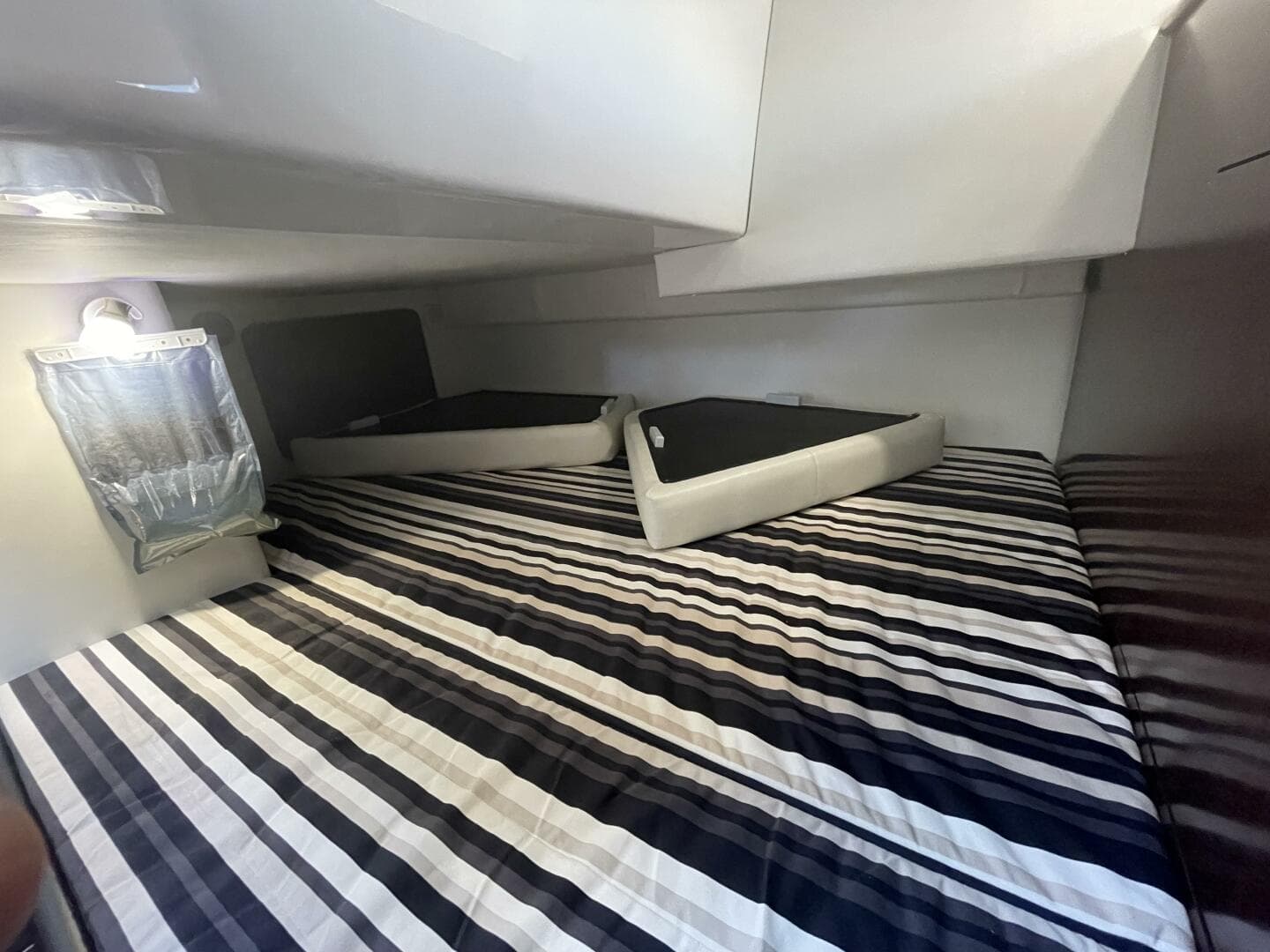 2019 Monterey 295 Sport Yacht