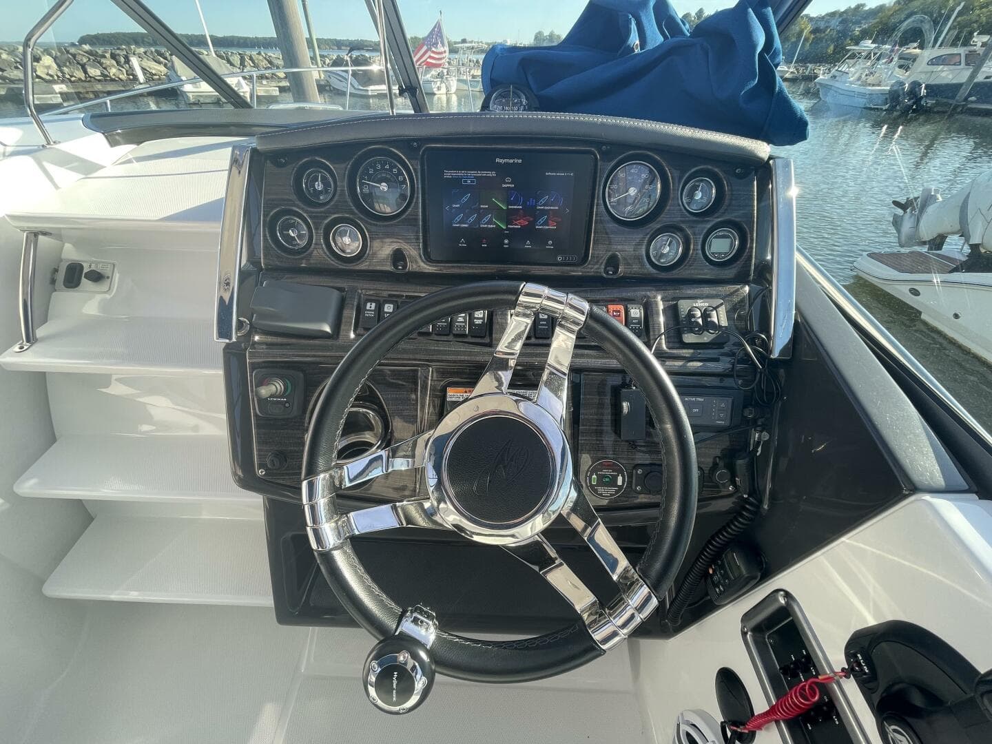 2019 Monterey 295 Sport Yacht