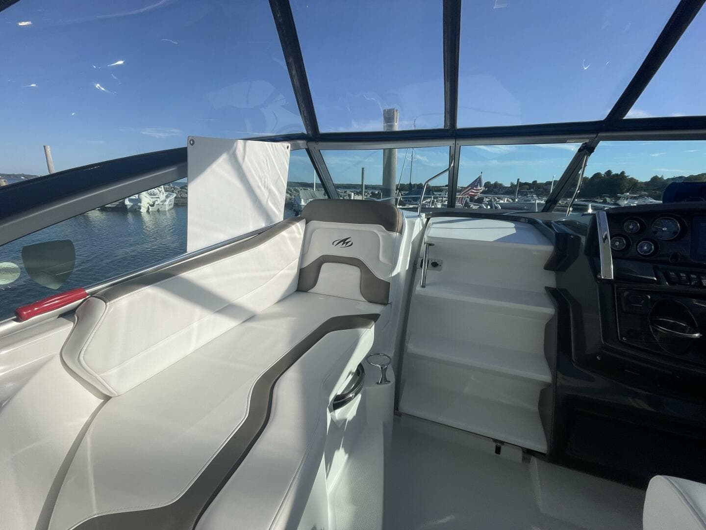 2019 Monterey 295 Sport Yacht