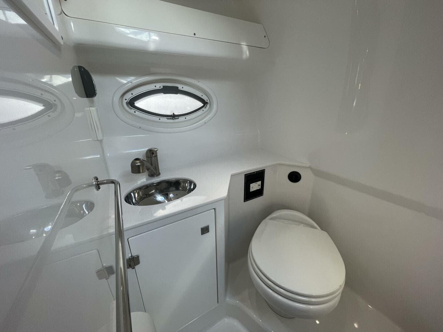 2019 Monterey 295 Sport Yacht