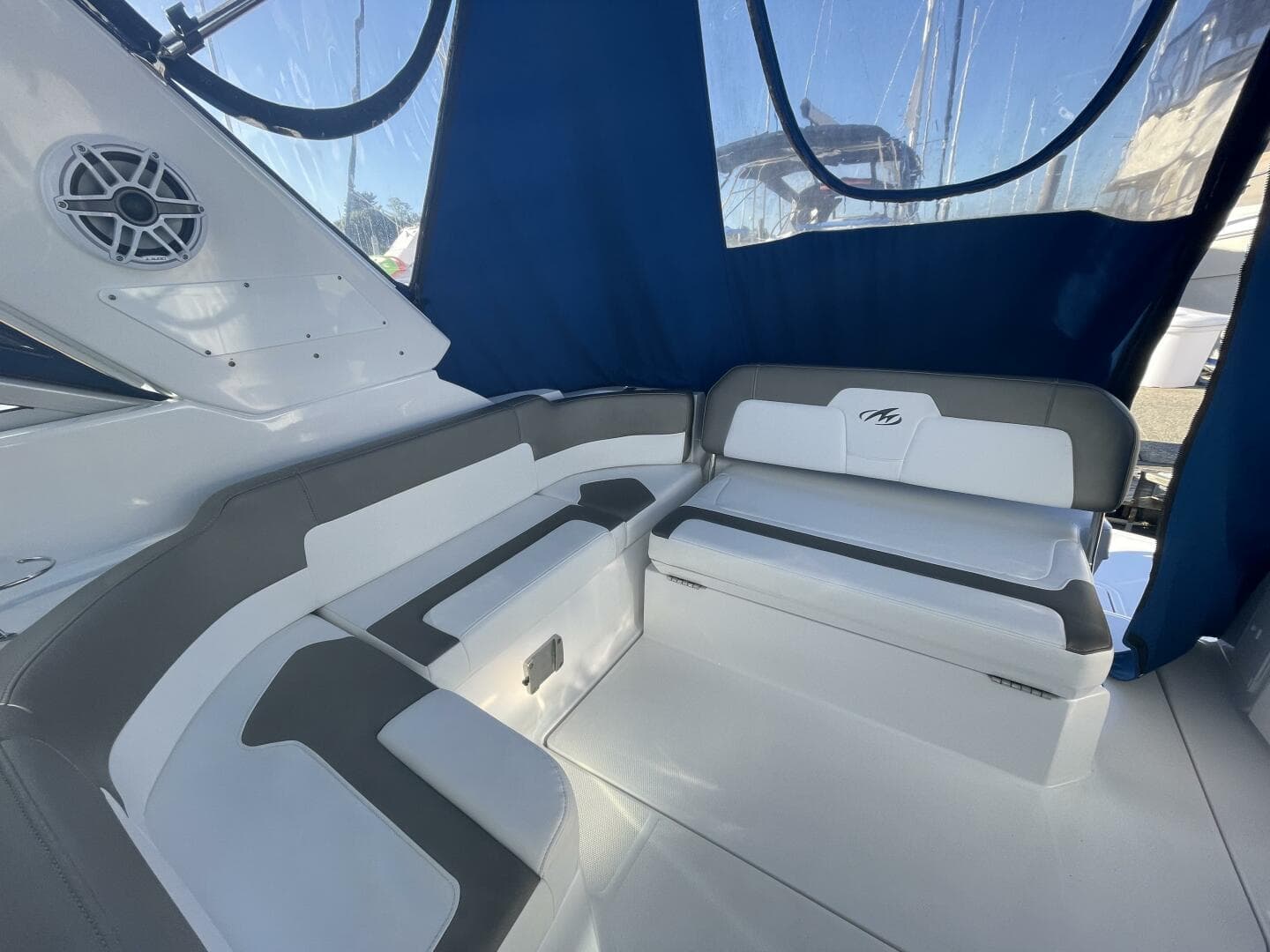 2019 Monterey 295 Sport Yacht