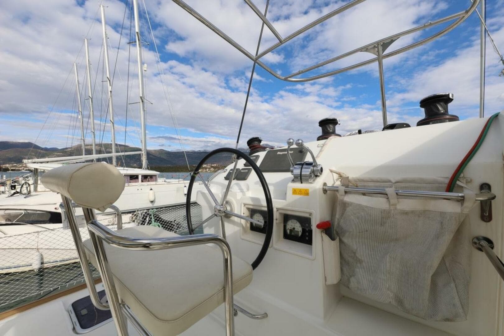2014-lagoon-400-s2-sail-7245175-20240424055934329-1_XLARGE.jpg