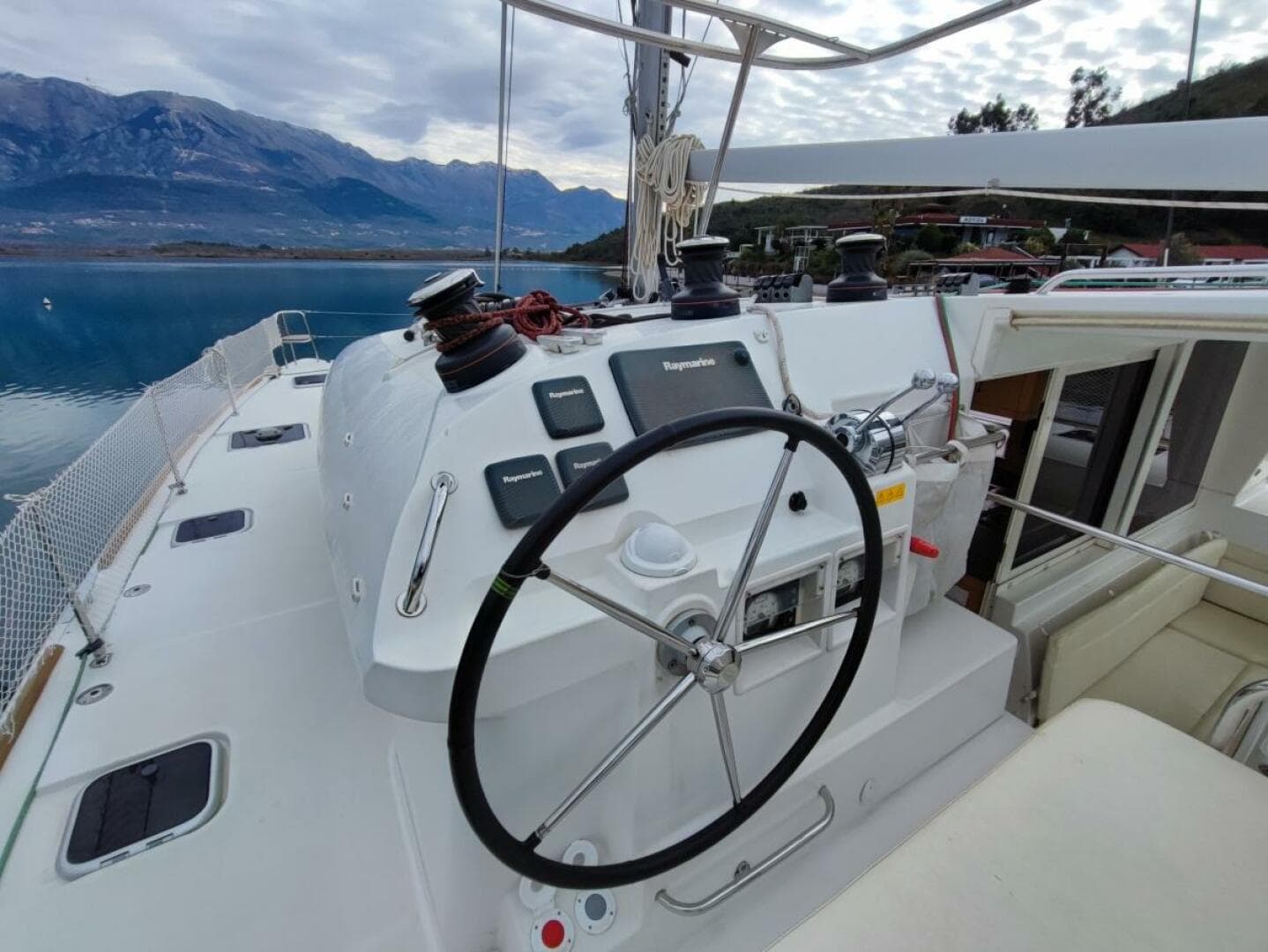 2014-lagoon-400-s2-sail-7245175-20240424060030437-1_XLARGE.jpg