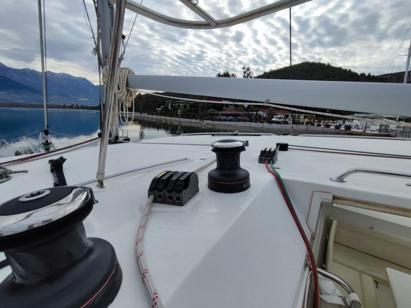 2014-lagoon-400-s2-sail-7245175-20240424055716821-1_XLARGE.jpg