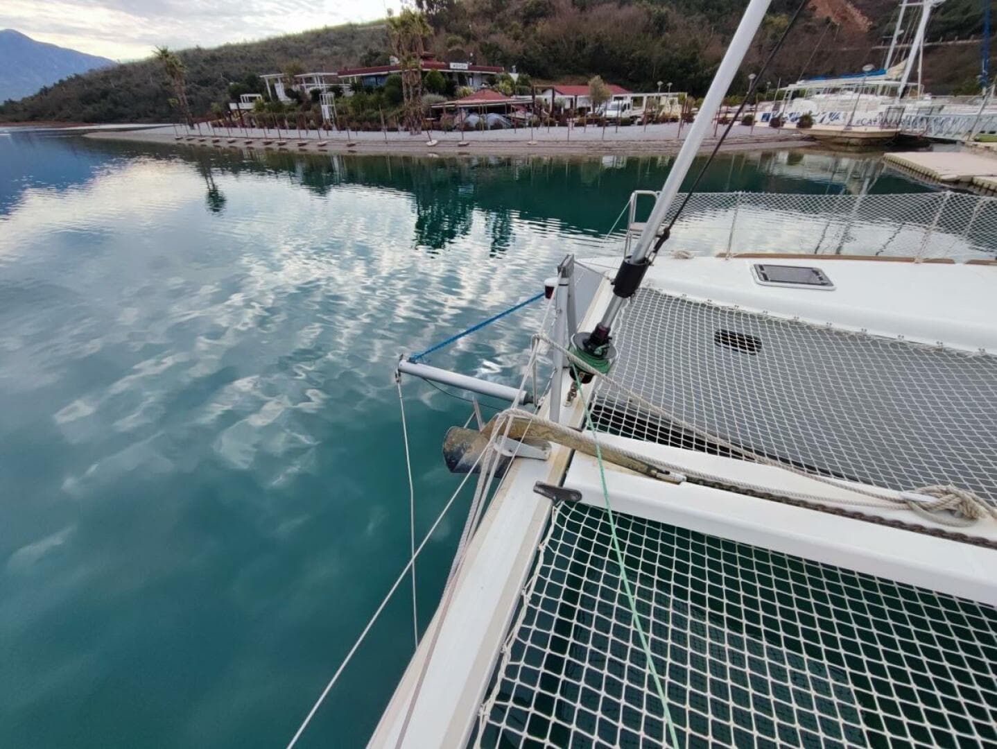 2014-lagoon-400-s2-sail-7245175-20240424055731115-1_XLARGE.jpg