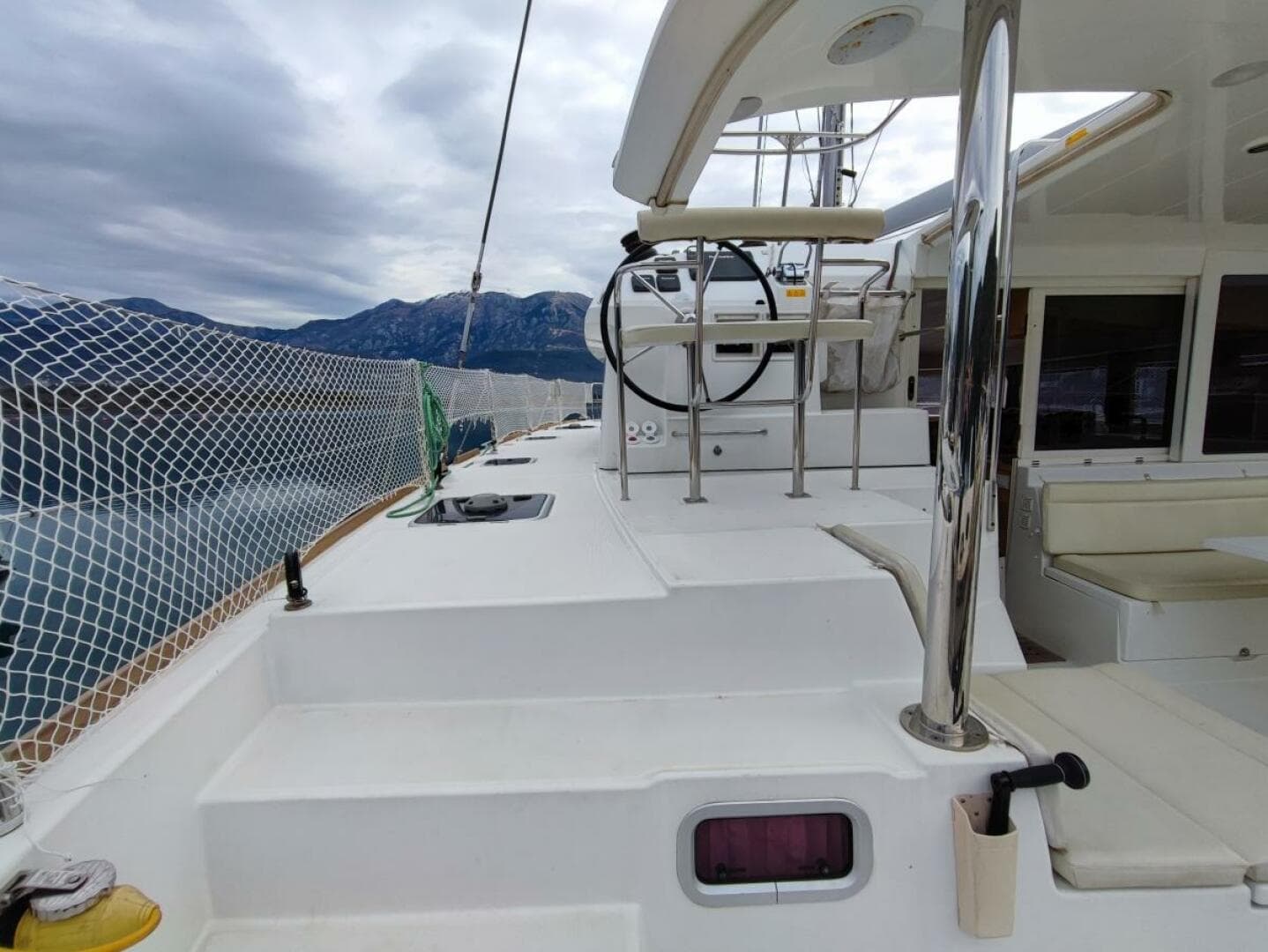 2014-lagoon-400-s2-sail-7245175-20240424060016716-1_XLARGE.jpg