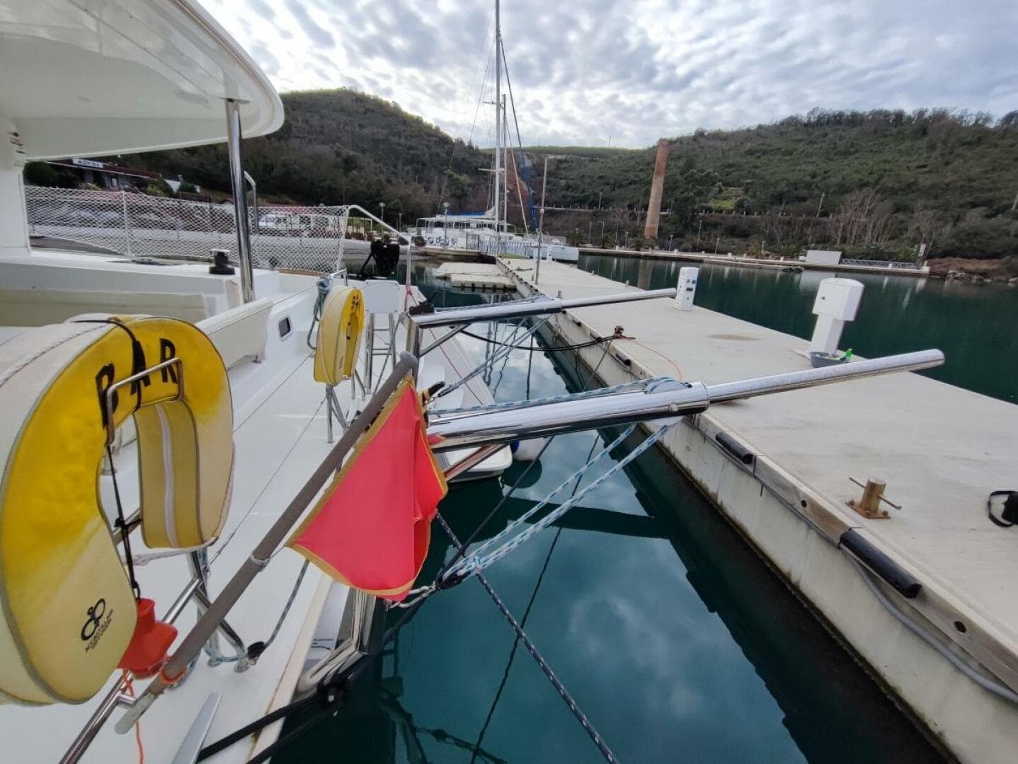 2014-lagoon-400-s2-sail-7245175-20240424060021274-1_XLARGE.jpg