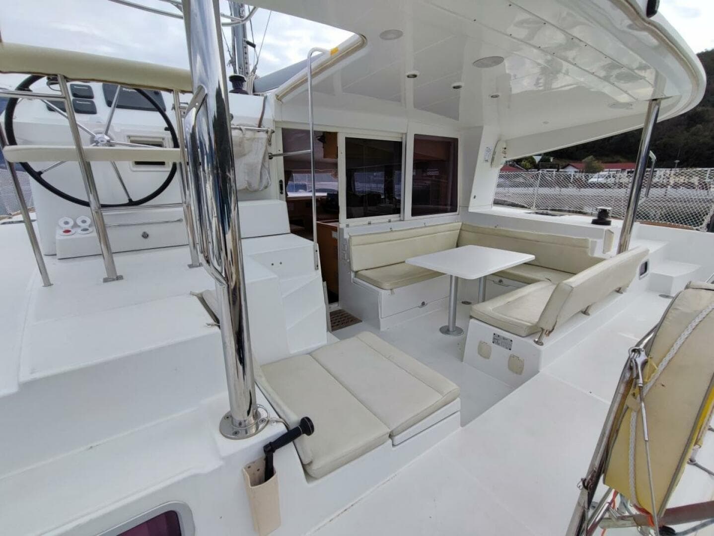 2014-lagoon-400-s2-sail-7245175-20240424060023590-1_XLARGE.jpg