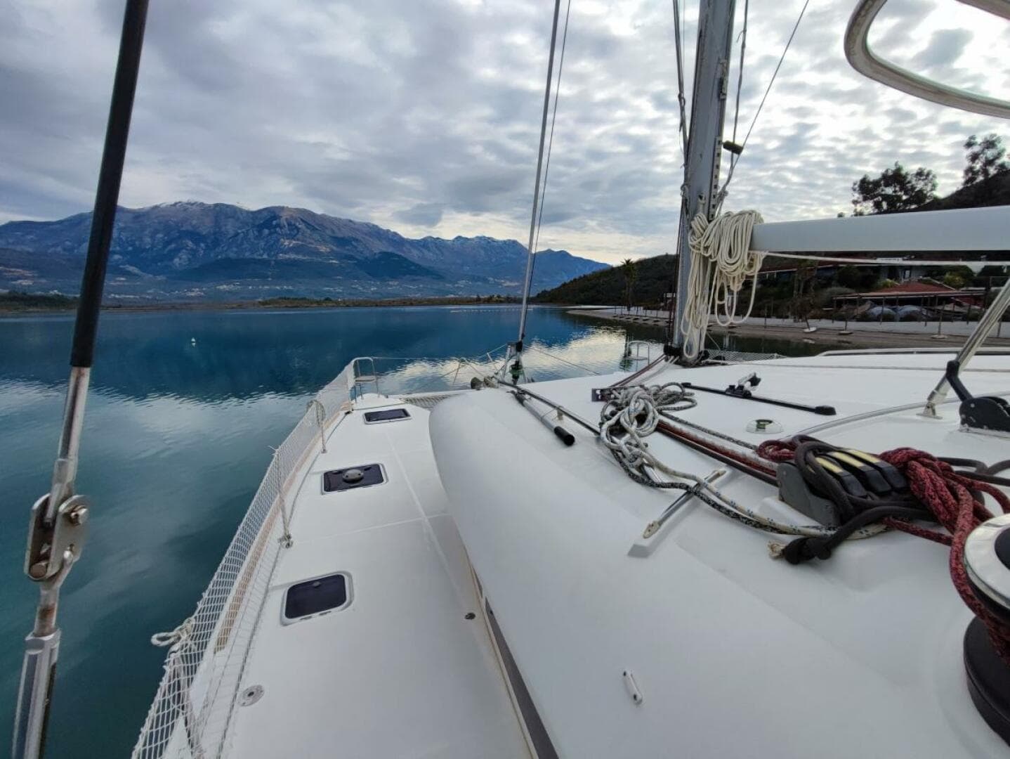 2014-lagoon-400-s2-sail-7245175-20240424055720998-1_XLARGE.jpg