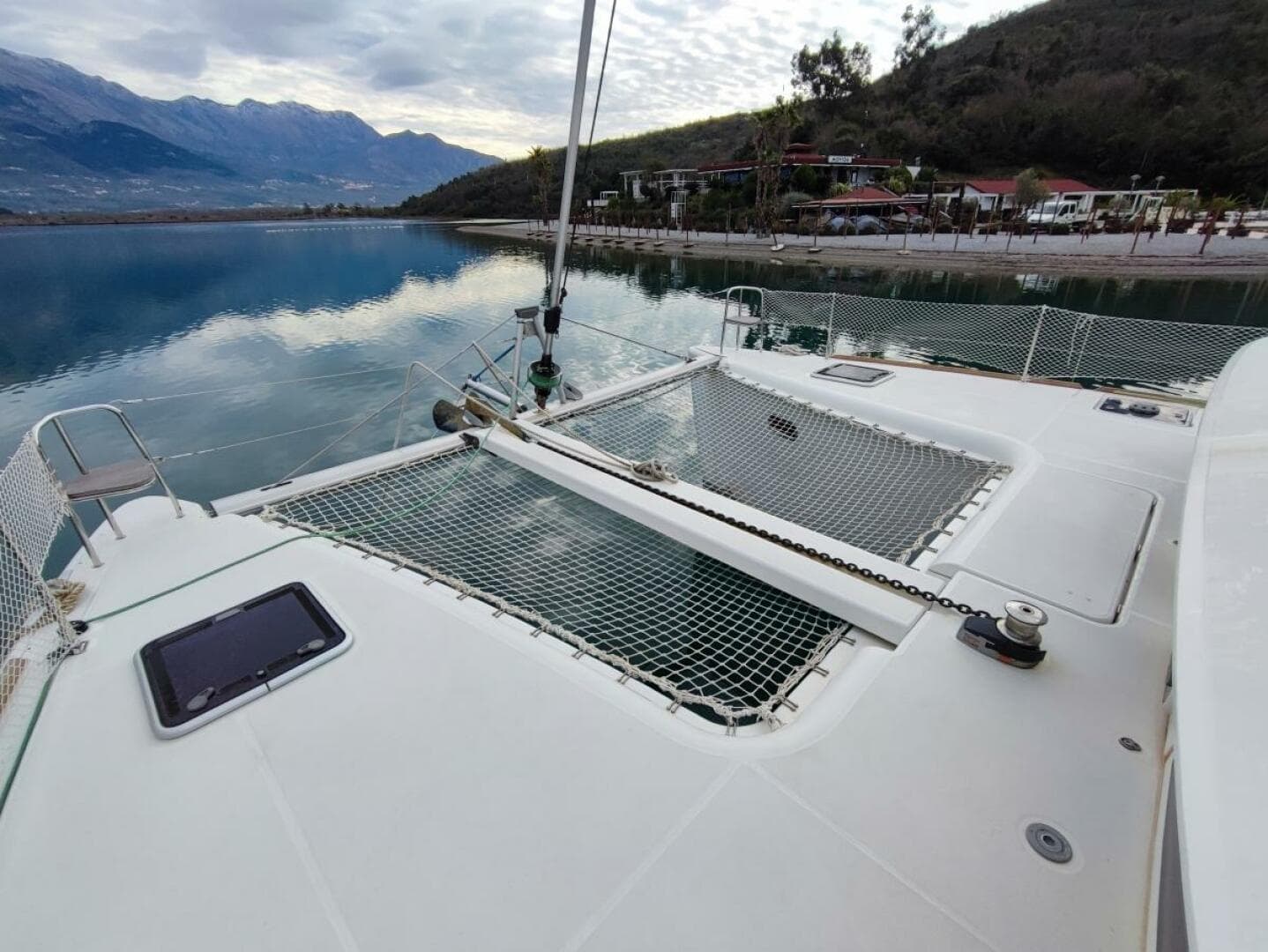 2014-lagoon-400-s2-sail-7245175-20240424055727058-1_XLARGE.jpg