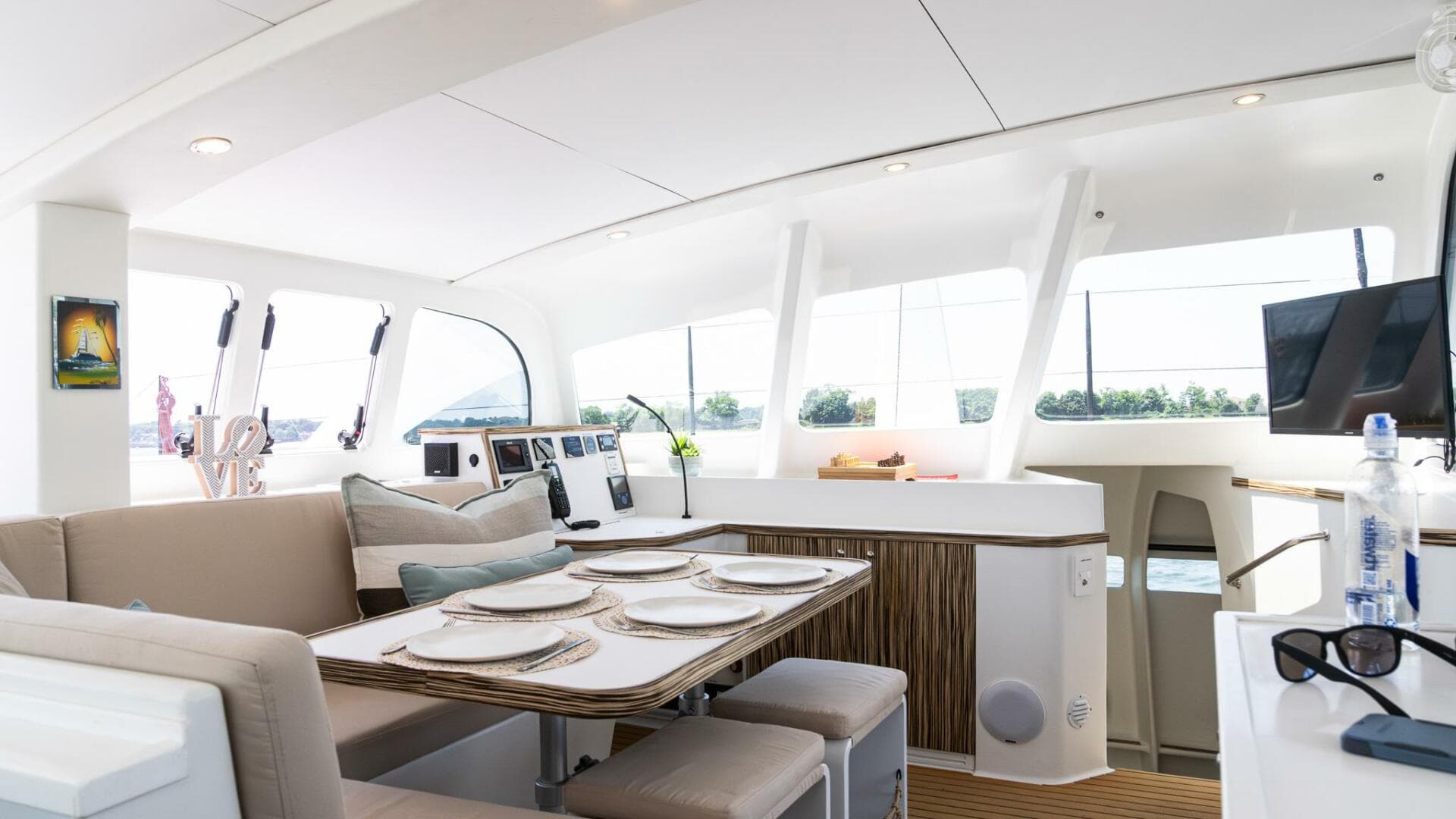 2022-custom-current-marine-46-sail-9431982-20240628080207762-1_XLARGE.jpg