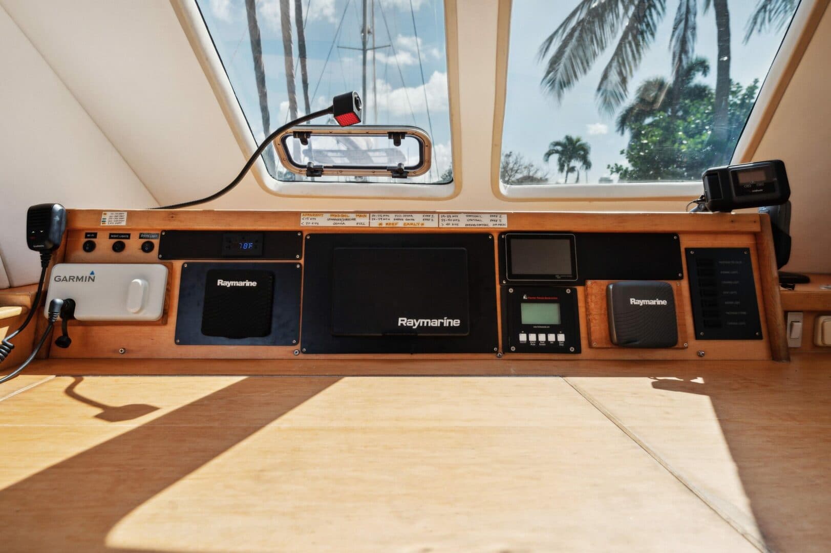 2004-switch-51-sail-9283504-20240509055209765-1_XLARGE.jpg