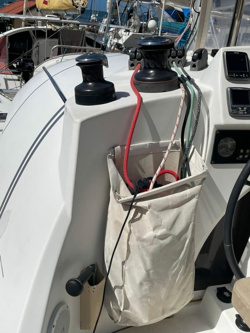 2011-lagoon-380-sail-9376262-20240503050839154-1_XLARGE.jpg